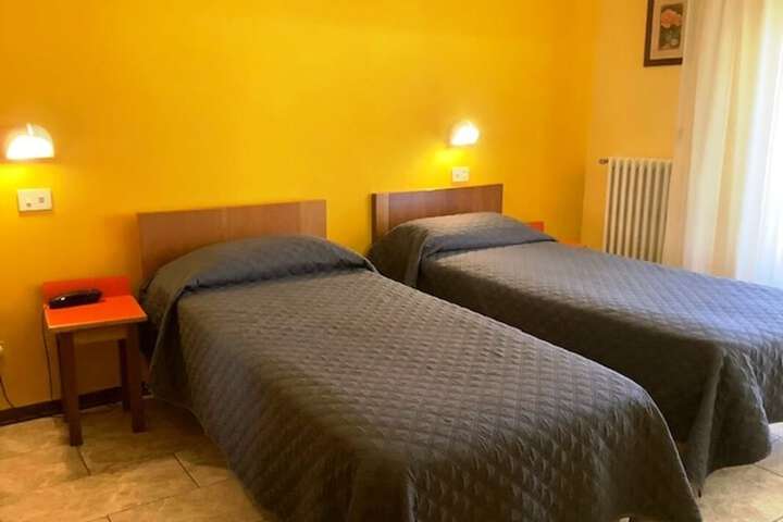 Room 8 of 73