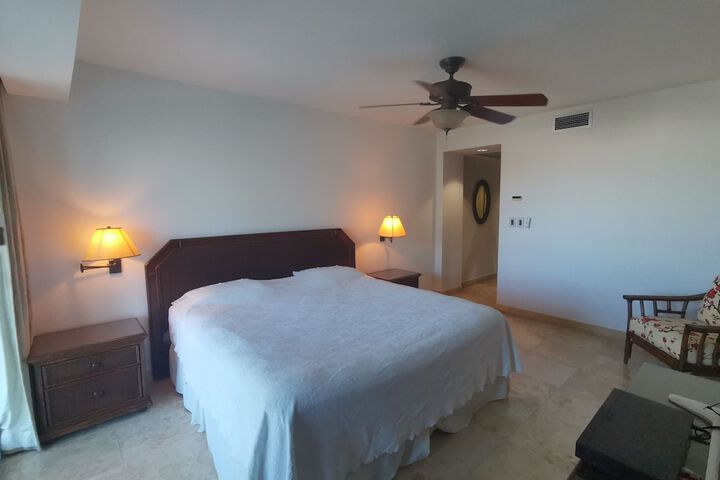 Room 17 of 230