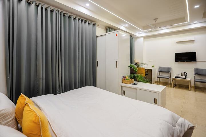 Room 11 of 77