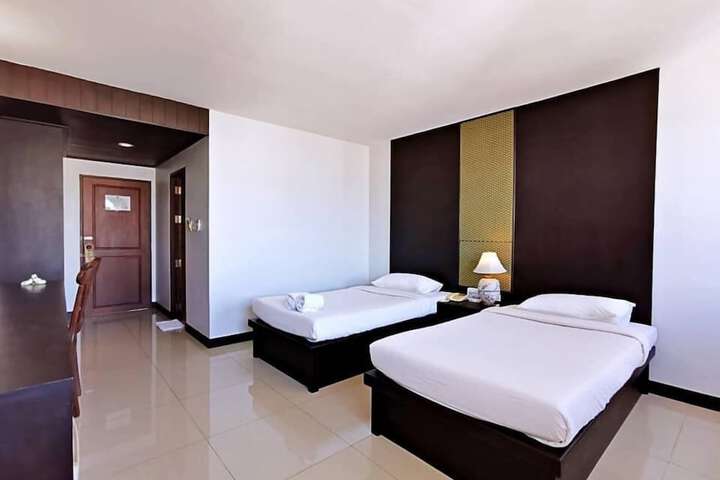 Room 10 of 27