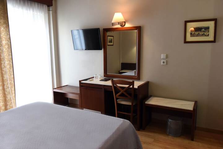 Room 6 of 50