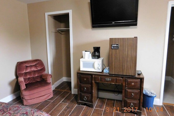 Room 9 of 13