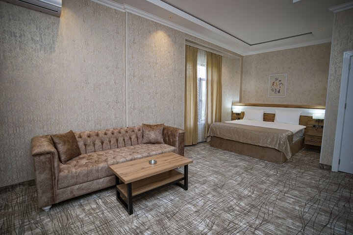 Room 17 of 38