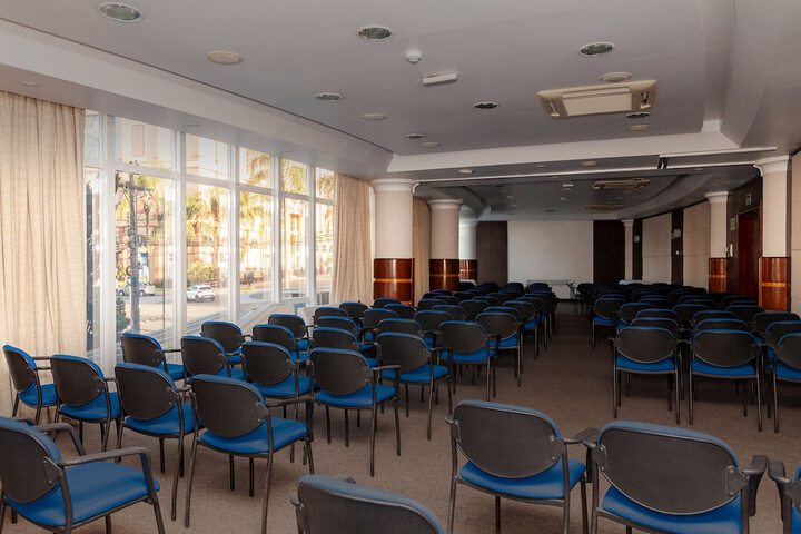 Ballroom/Hall 22 of 28