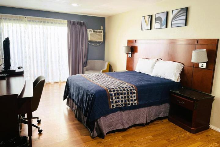 Basic Queen Bed (5 of 5)