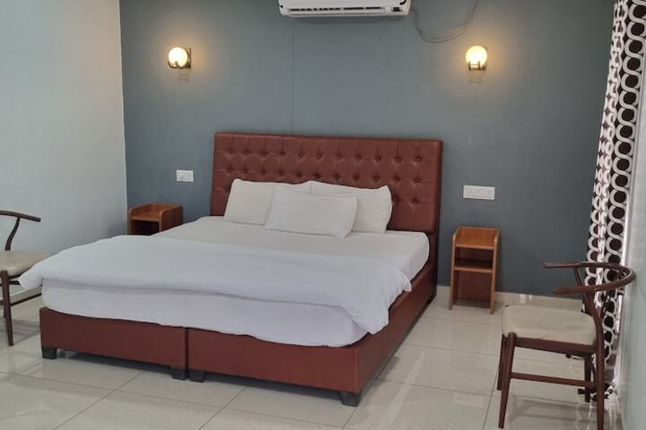 Room 2 of 70