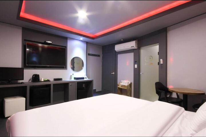 Room 11 of 121