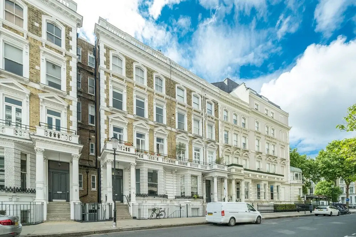 3bedroomed 2 Baths Flat in Kensington