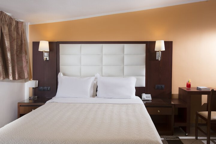 Room 14 of 34