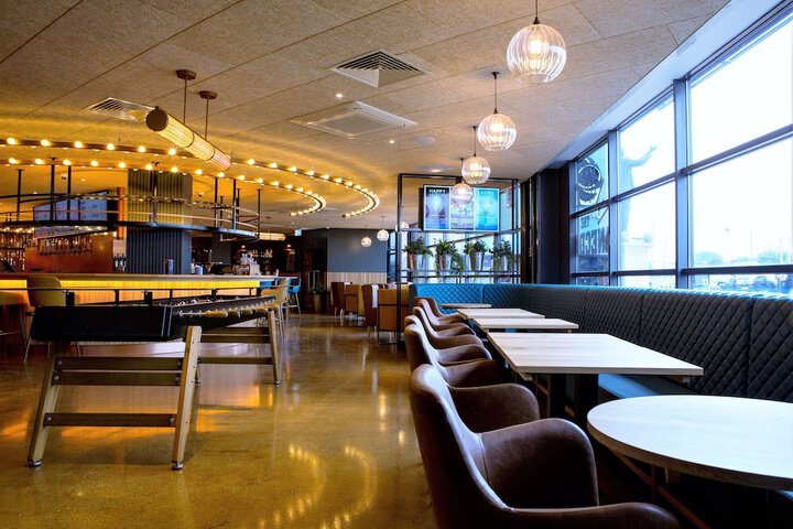 Lounge 120 of 124