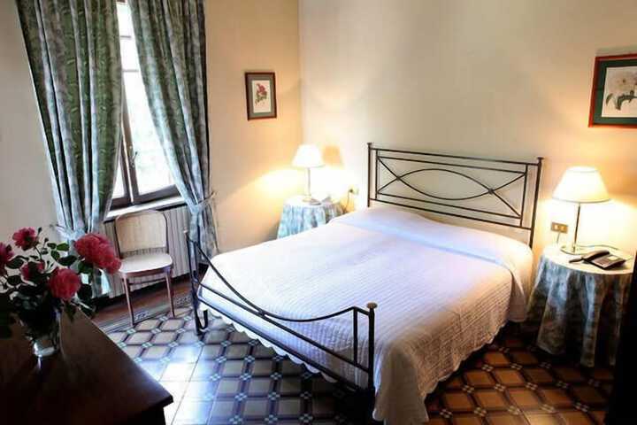 Room 6 of 15
