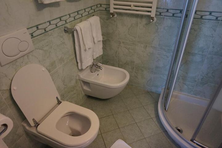 Room 25 of 62