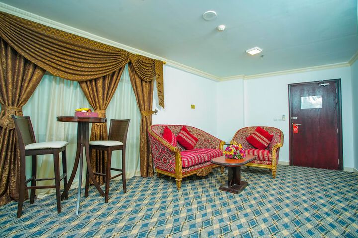 Room 9 of 37