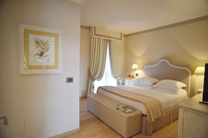 Room 35 of 216