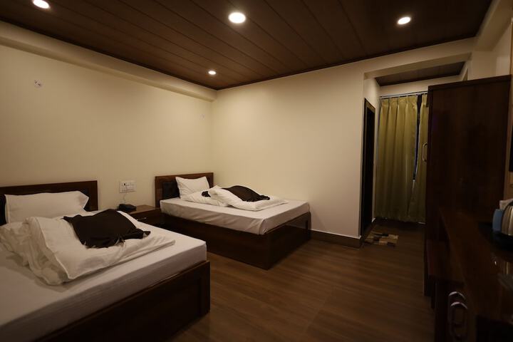 Room 6 of 24