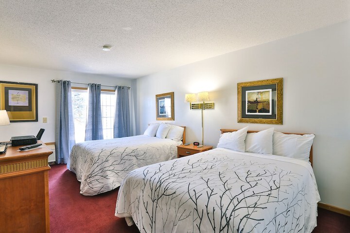 Comfort 2 Queen Beds (14 of 16)