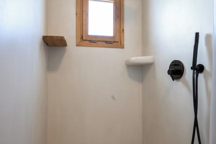 Room 146 of 205