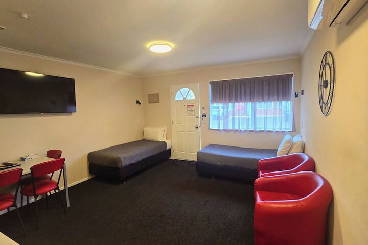 Room 103 of 175