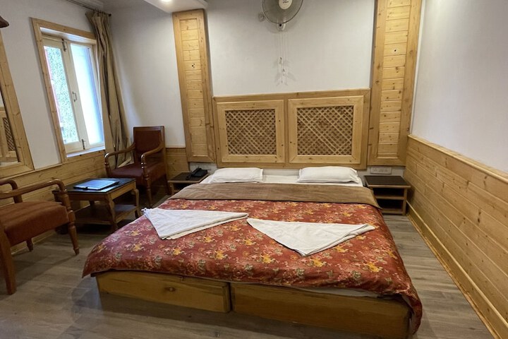 Room 6 of 50