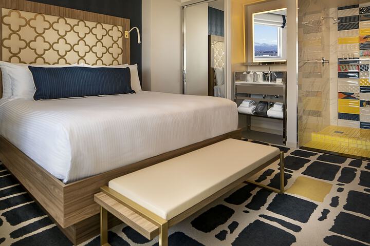 Accessible King Size Bed (22 of 50)