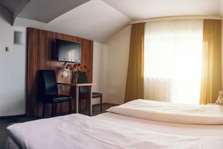 Room 9 of 36