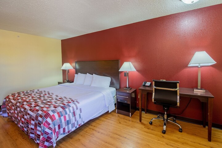 Superior King Bed (12 of 17)