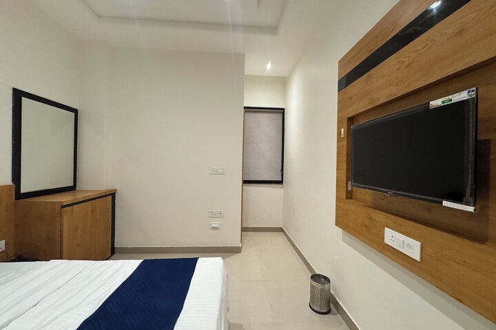 Room 11 of 35