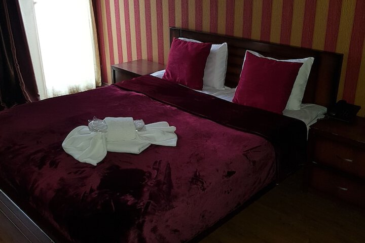 Room 6 of 37