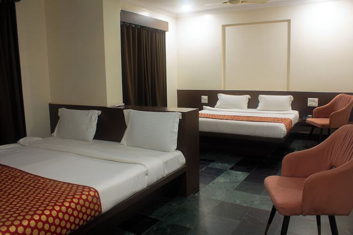 Room 12 of 94
