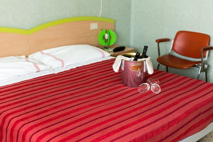 Room 15 of 34