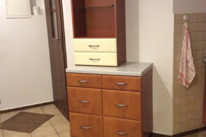 Room 5 of 12