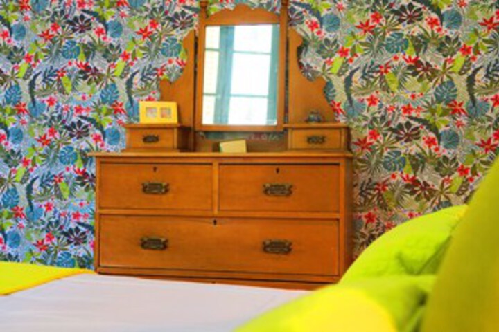 Room 12 of 18