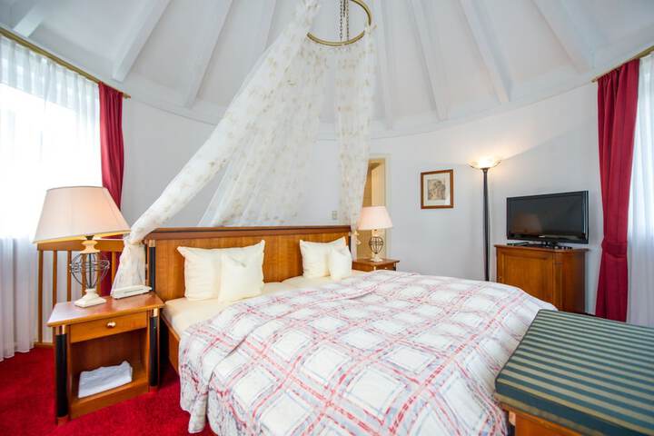 Room 4 of 55