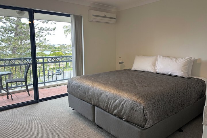 Room 21 of 142
