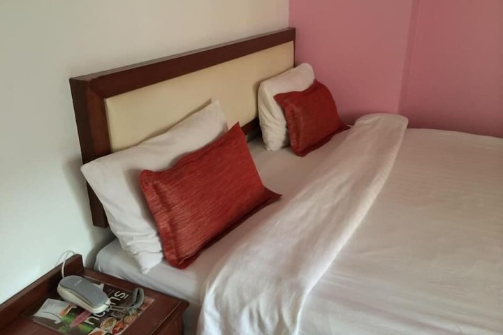 Room 5 of 15