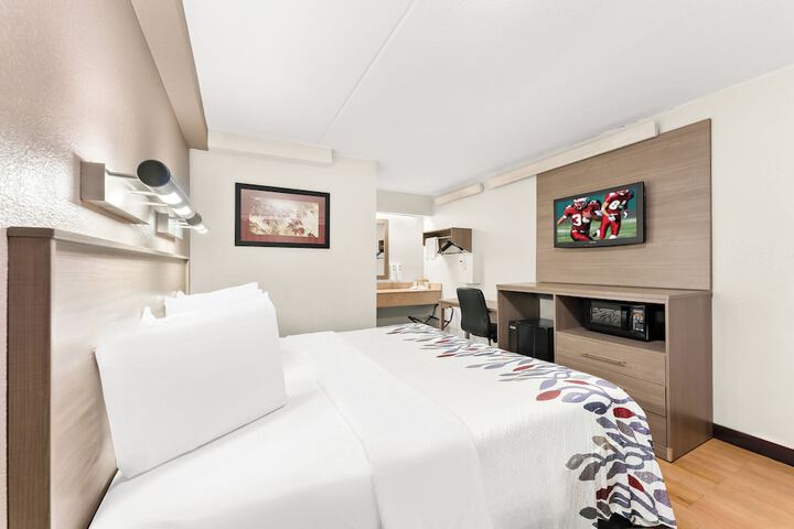 Standard | King Bed (6 of 18)