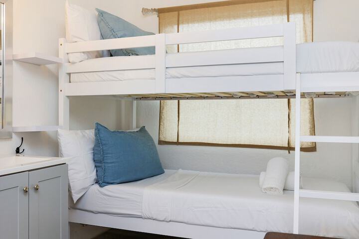 Room 3 of 48
