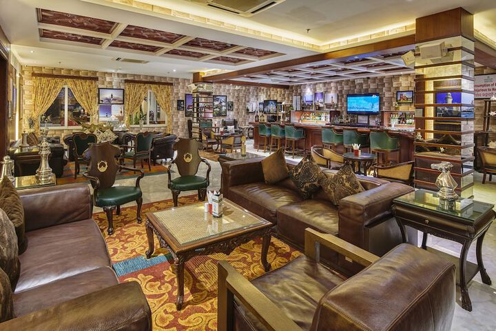 Lounge 86 of 124