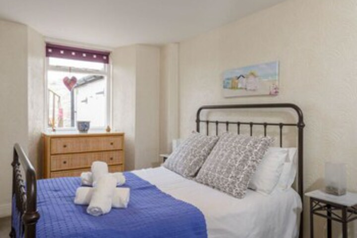 Room 4 of 26