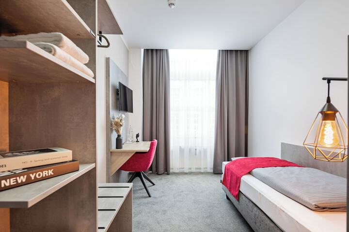 Room 13 of 40