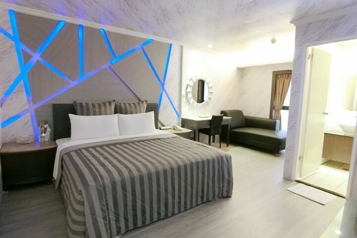 Room 4 of 24