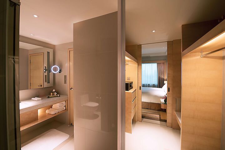 Room 41 of 100