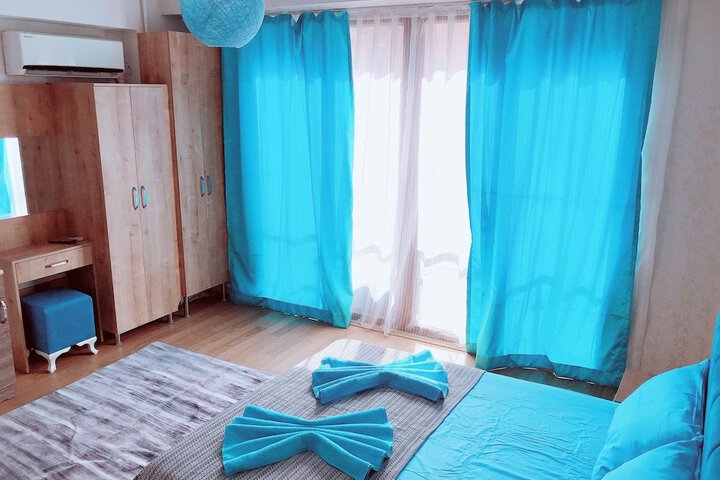 Room 5 of 6