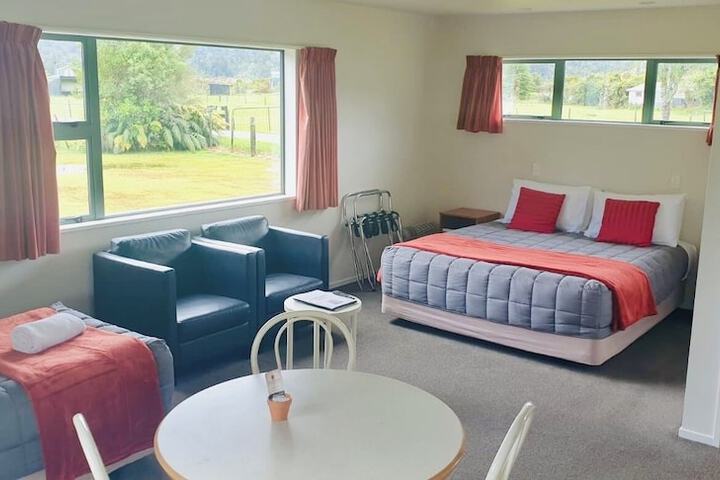 Room 4 of 65
