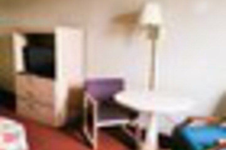 Room 8 of 144