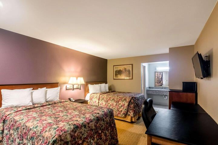 2 Double Beds (7 of 15)