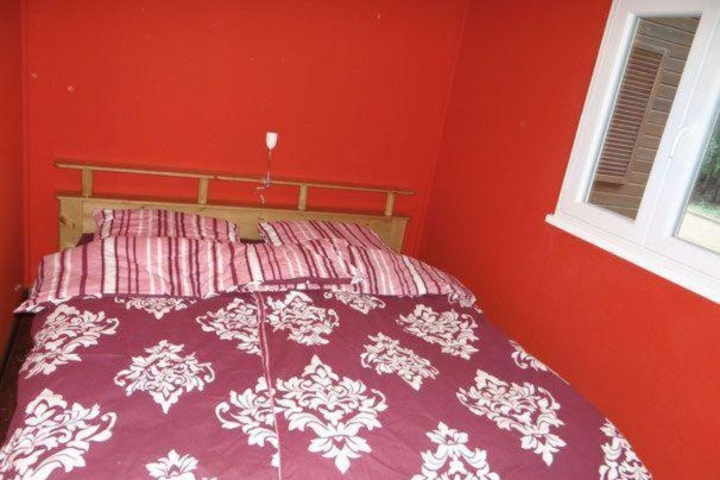 Room 5 of 9