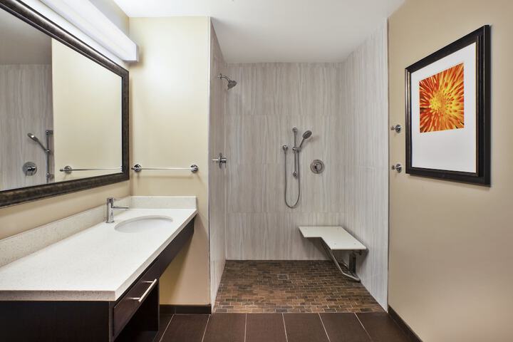 1 Queen Studio Suite (16 of 26)