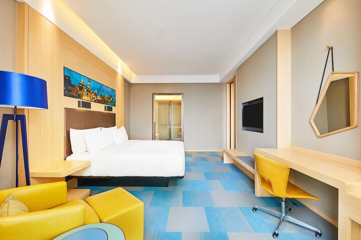 Room 10 of 38