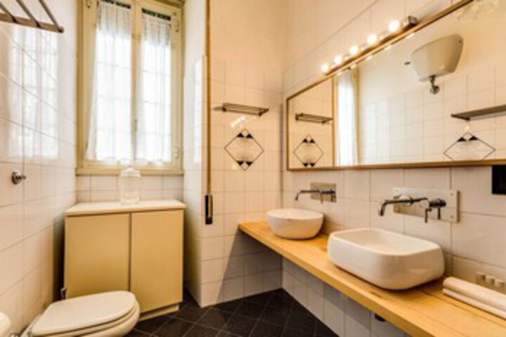 Room 4 of 25